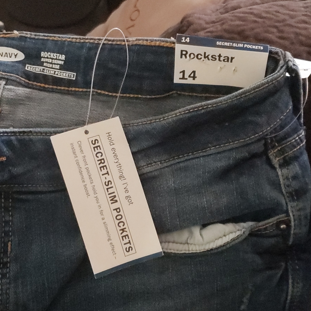 Old Navy New with tags Rockstar 14 shredded jeans